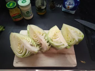 Was mit Krautsalat essen? Kohl Karottensalat Rezept, einfach und vegan : Die Zutaten abrunden, Kohl zubereiten