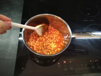 A Quick Vegan Way How To Cook Heinz Beanz : Stirring Heinz Beanz while they warm up